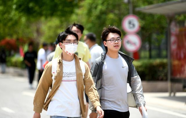 18岁考生上岸，一场被过早定调的青春剧