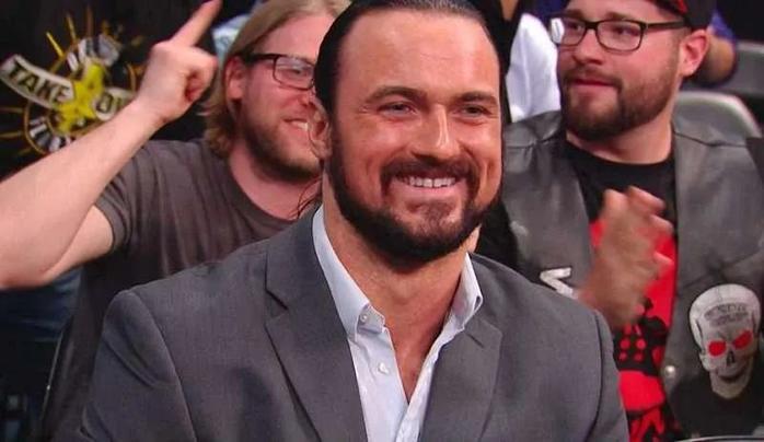 罗曼vs斯特劳曼，WWE最被低估的巨人战争，背后藏着这些真相